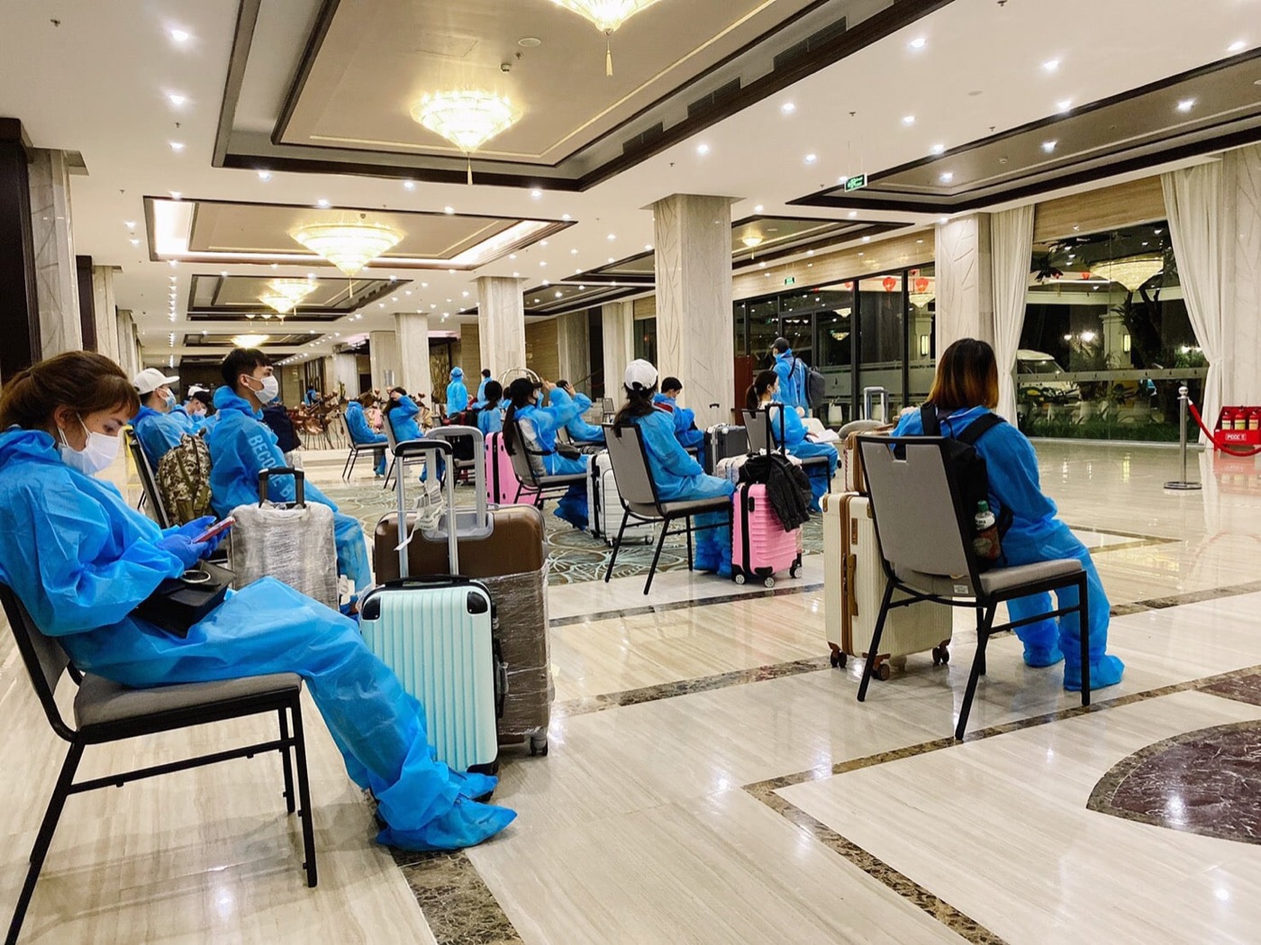 Đoàn lao động tại khách sạn cách ly sau khi về nước an toàn