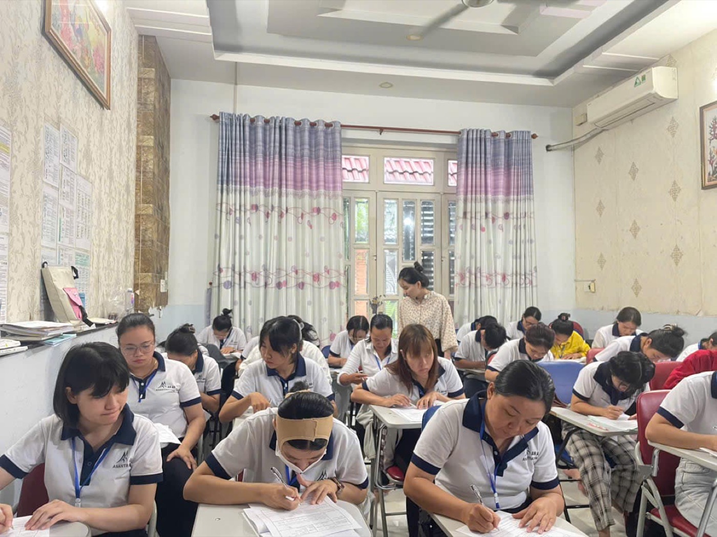 Học viên K74 trong buổi lễ ký hợp đồng